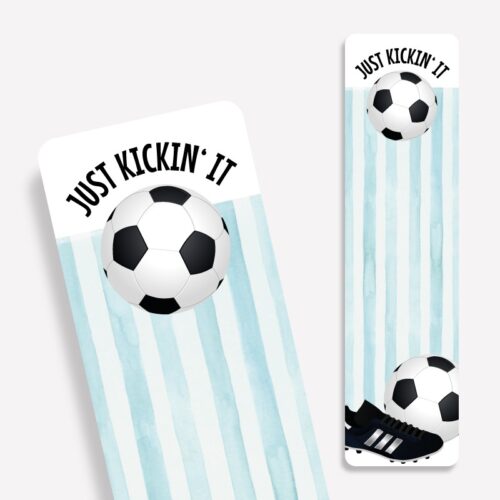 Laminiertes Lesezeichen mit Fußball Motiv und "Just Kickin' it" Aufschrift - perfekt für Kinder!