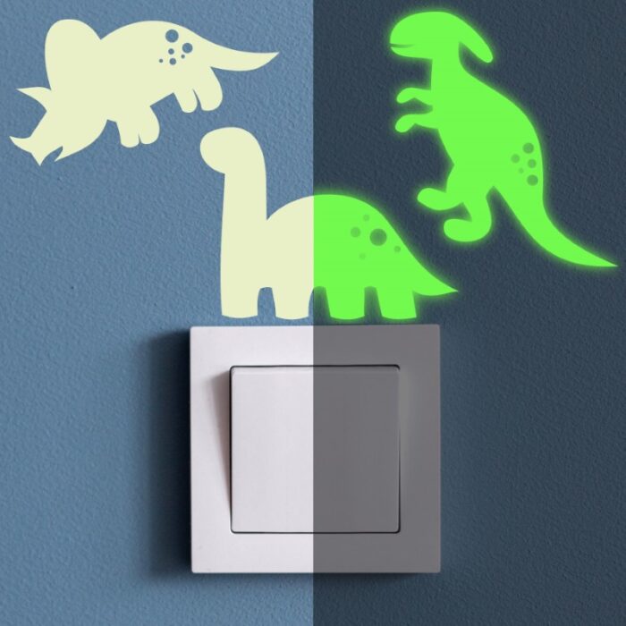 Nachleuchtende Lichtschalter Aufkleber aus phosphoreszierender Folie mit Dino Motiv - perfekt als Deko im Kinderzimmer.