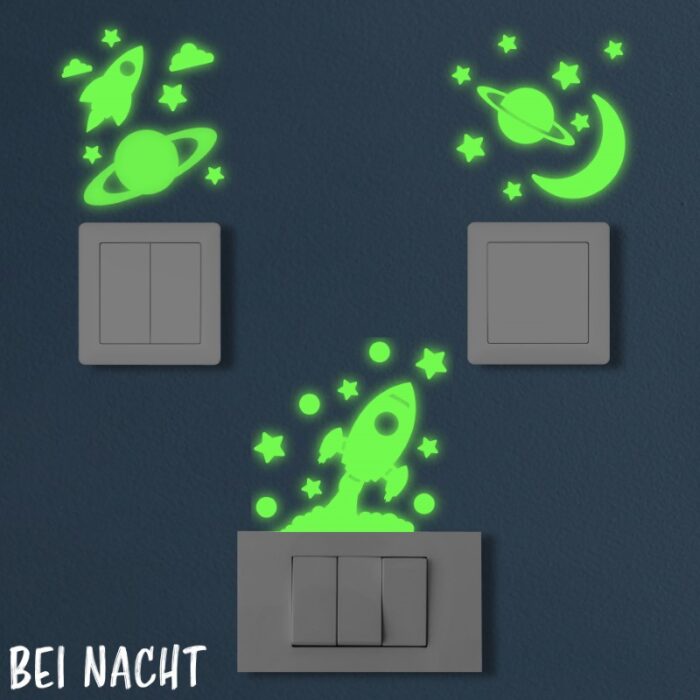 Nachleuchtende Lichtschalter Aufkleber aus phosphoreszierender Folie mit Weltall Motiv - perfekt als Deko im Kinderzimmer.