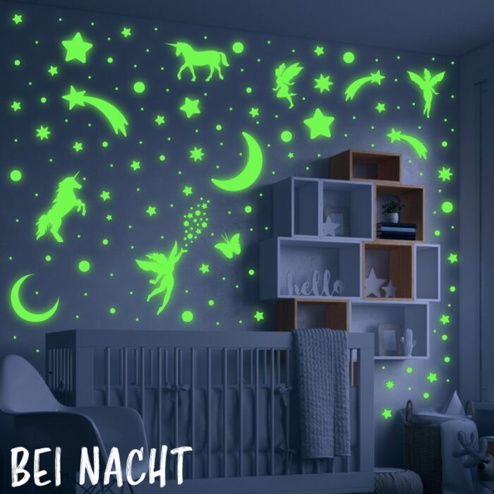 Nachleuchtende Wandtattoo Aufkleber aus phosphoreszierender Folie, im Einhorn Feen Design - perfekt als Deko im Kinderzimmer.
